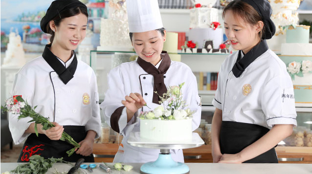 Ů���ǵĴ�ѧУ԰����